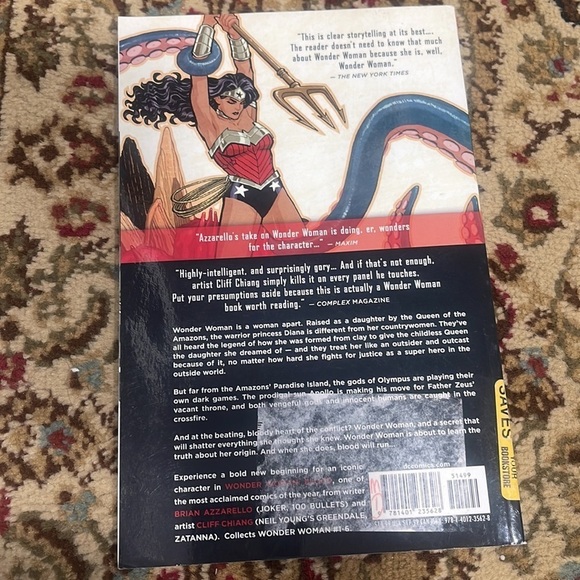 Wonder Woman book - Picture 2 of 2